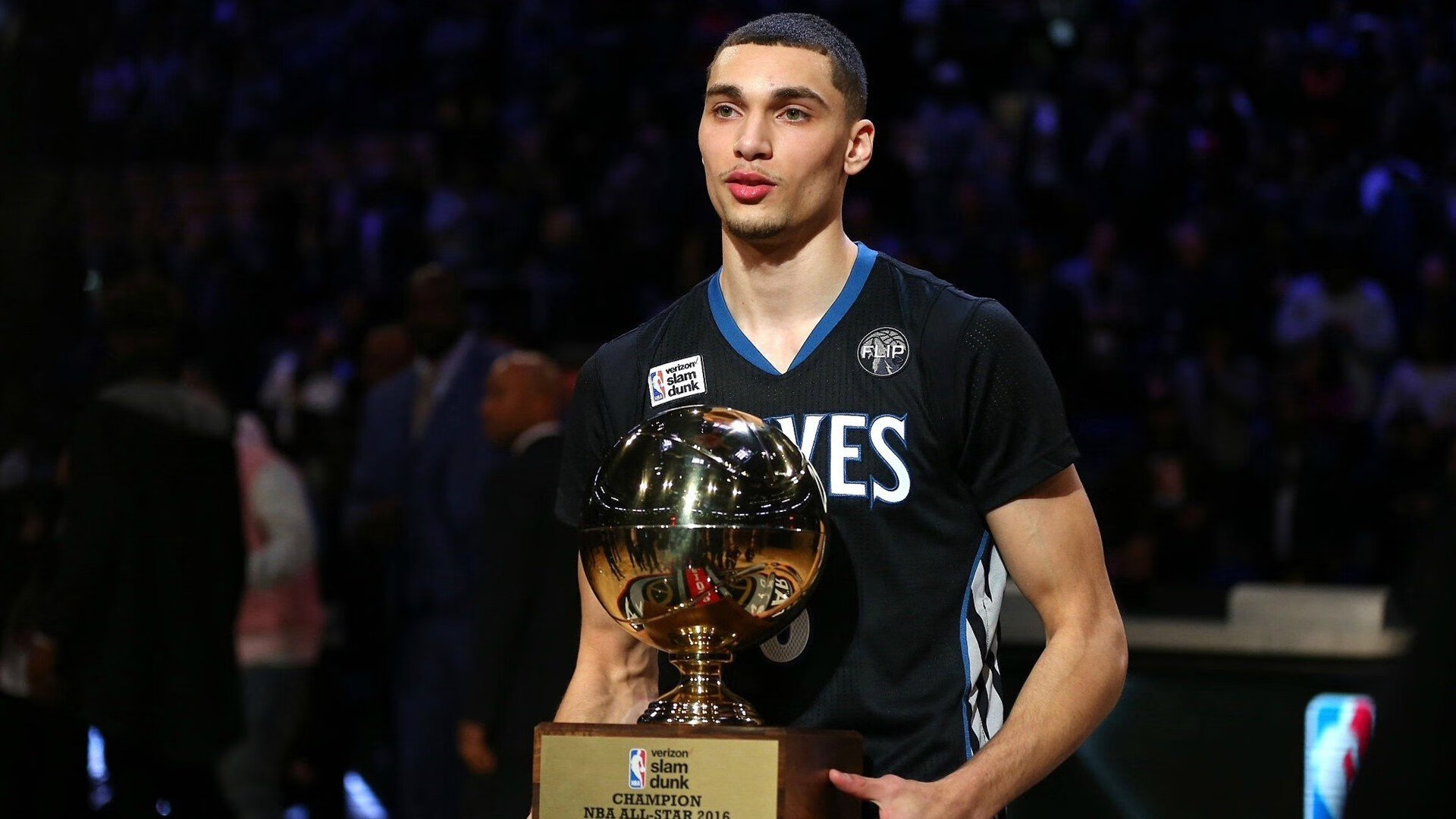 LPL粉丝呐喊声点燃赛场,rng呐喊声